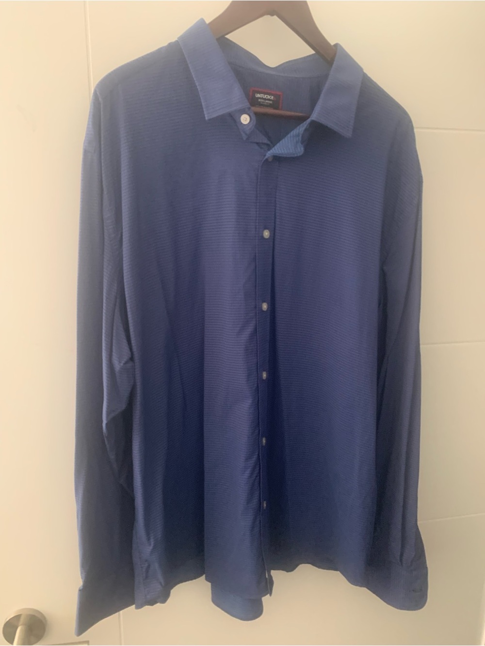 UNTUCKit Men's Navy Blue Long-Sleeve Button-Up Shirt A17